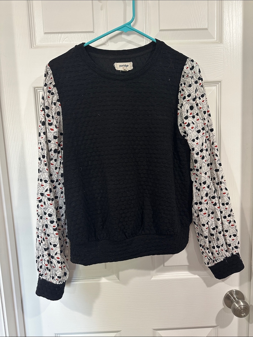 Porridge Black Crewneck Sweater with Printed Balloon Sleeves